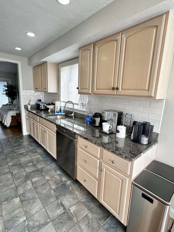 10 Shanley St - Photo 4 of 27