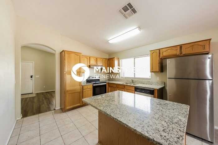 8856 W Griswold Rd - Photo 5 of 16