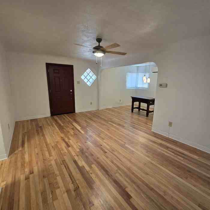 214 Wellesley Dr Se - Photo 3 of 28