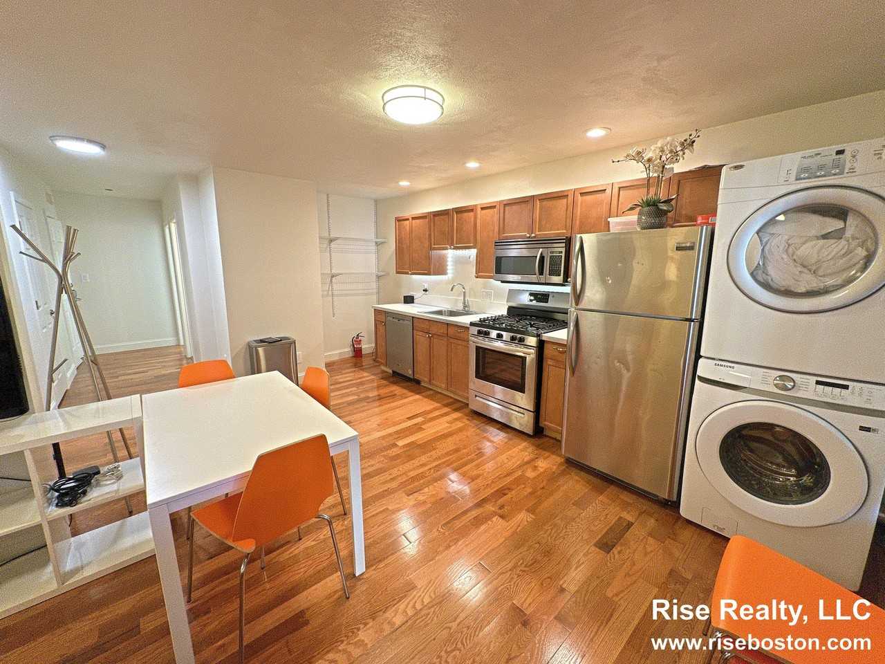 128 W 8th St #1 - Photo 5 of 11