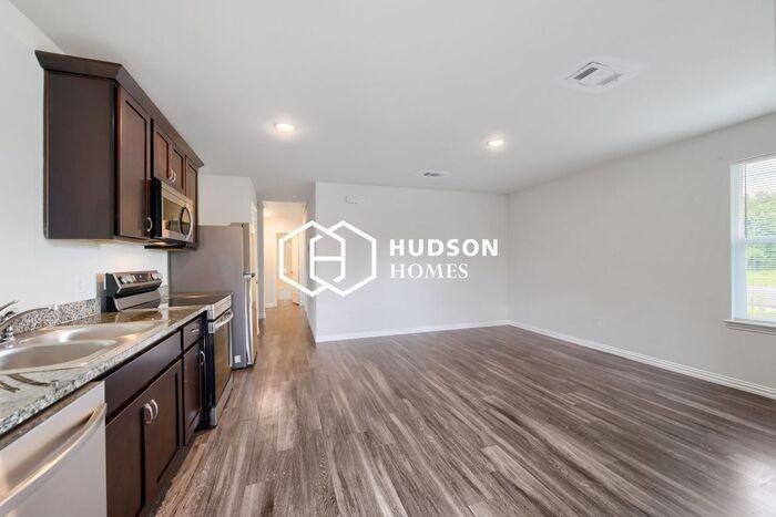 9743 Veyblum St #B - Photo 3 of 14