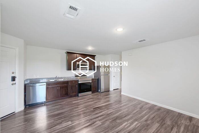 9743 Veyblum St #B - Photo 4 of 14