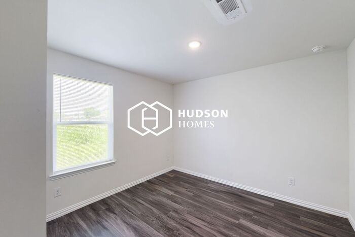 9743 Veyblum St #B - Photo 6 of 14