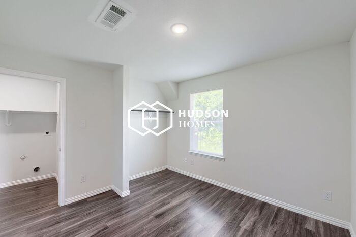 9743 Veyblum St #B - Photo 7 of 14