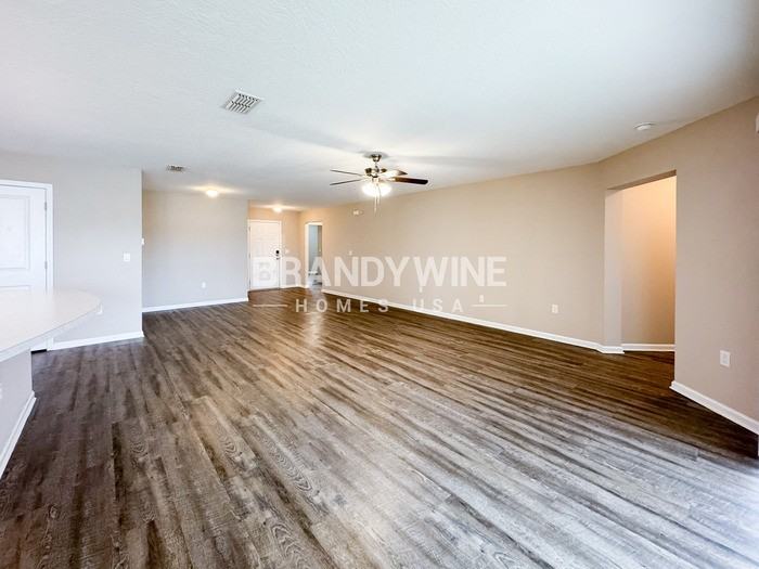 11269 Revolutionary Way - Photo 4 of 22