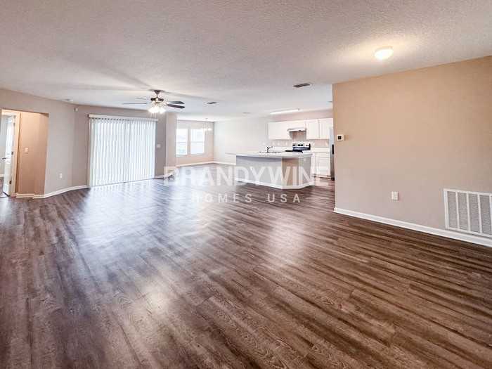 11269 Revolutionary Way - Photo 5 of 22