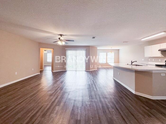 11269 Revolutionary Way - Photo 6 of 22