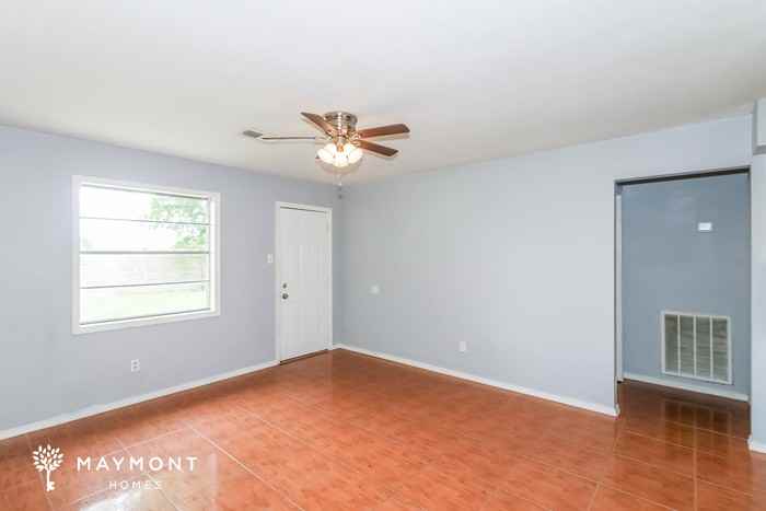 7126 Kings Dr - Photo 4 of 12
