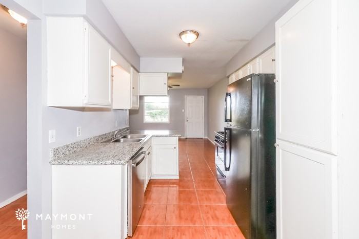 7126 Kings Dr - Photo 6 of 12