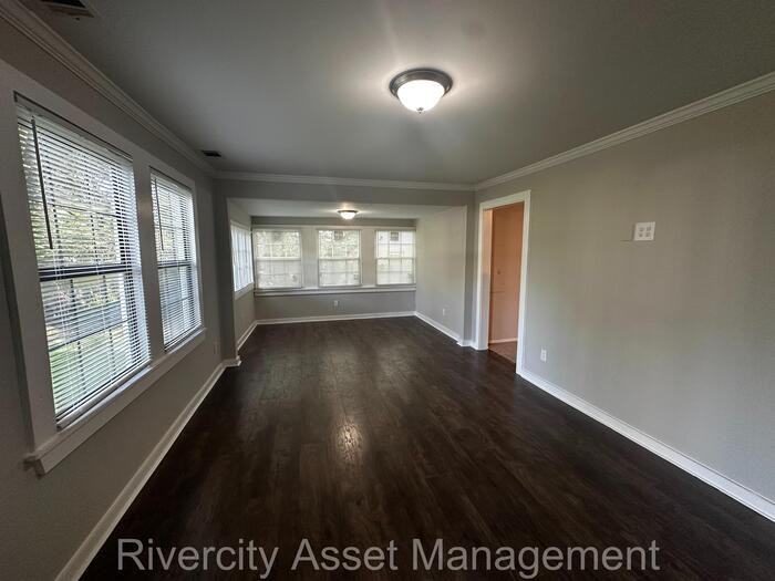 554 Sandridge St - Photo 4 of 10