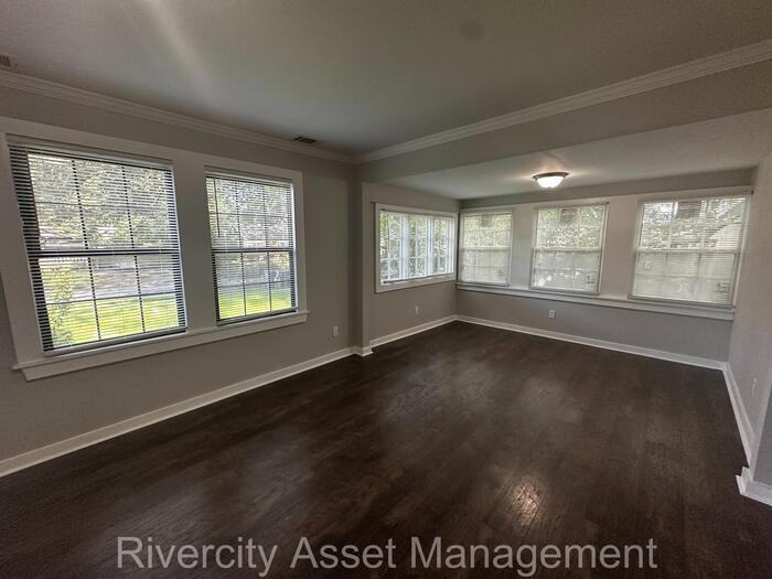 554 Sandridge St - Photo 5 of 10