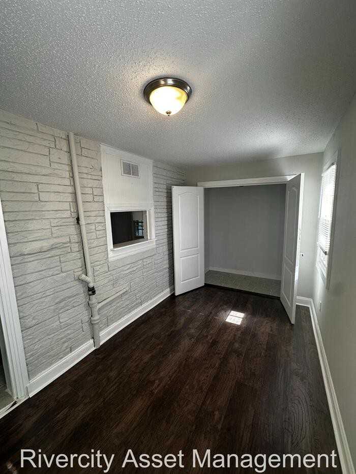 554 Sandridge St - Photo 7 of 10