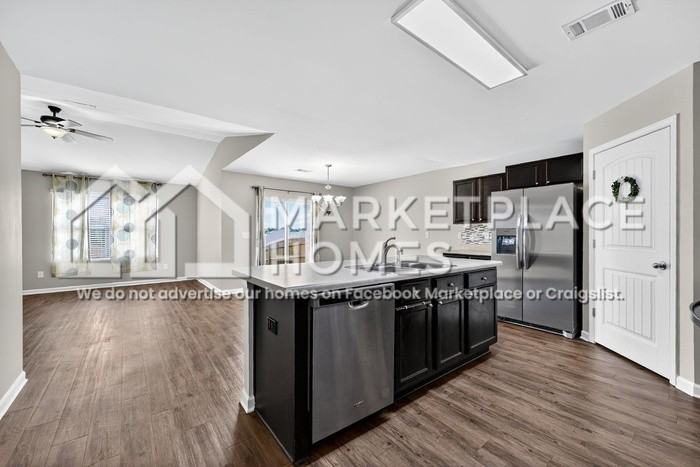2758 Lily Cir - Photo 4 of 31