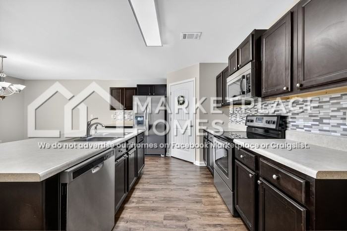 2758 Lily Cir - Photo 5 of 31