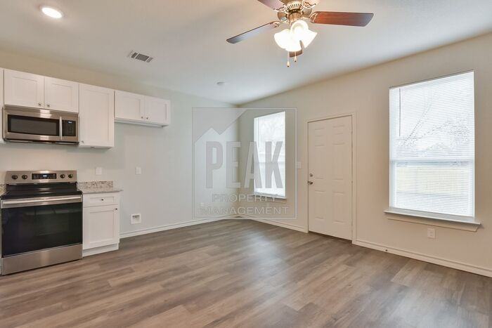 1806 Bessie St - Photo 7 of 20