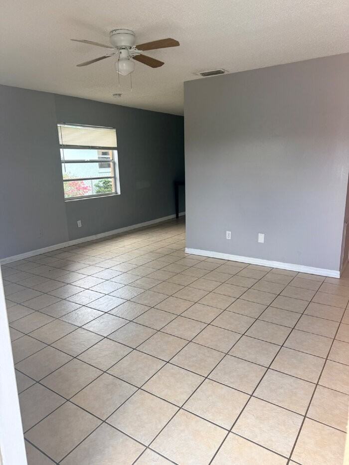 3277 51st Avenue Dr W - Photo 2 of 14