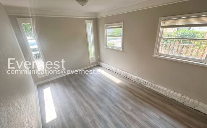 1232 Oakwood St - Photo 4 of 27