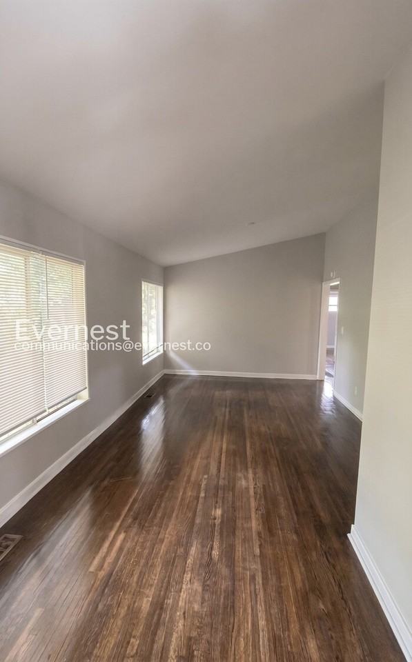 1232 Oakwood St - Photo 7 of 27