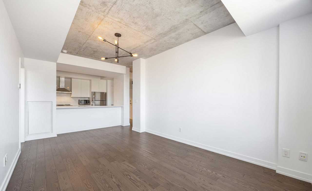 400 Wellington Street West - Photo 9