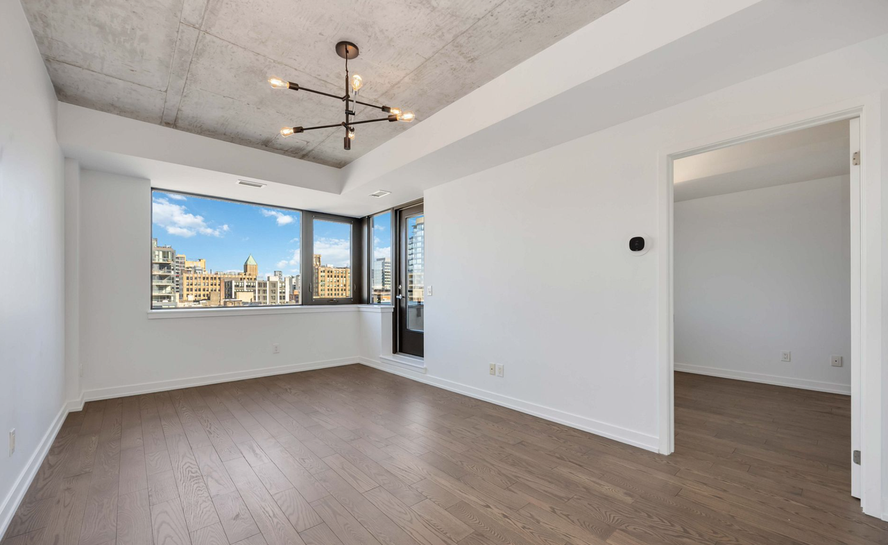 400 Wellington Street West - Photo 12