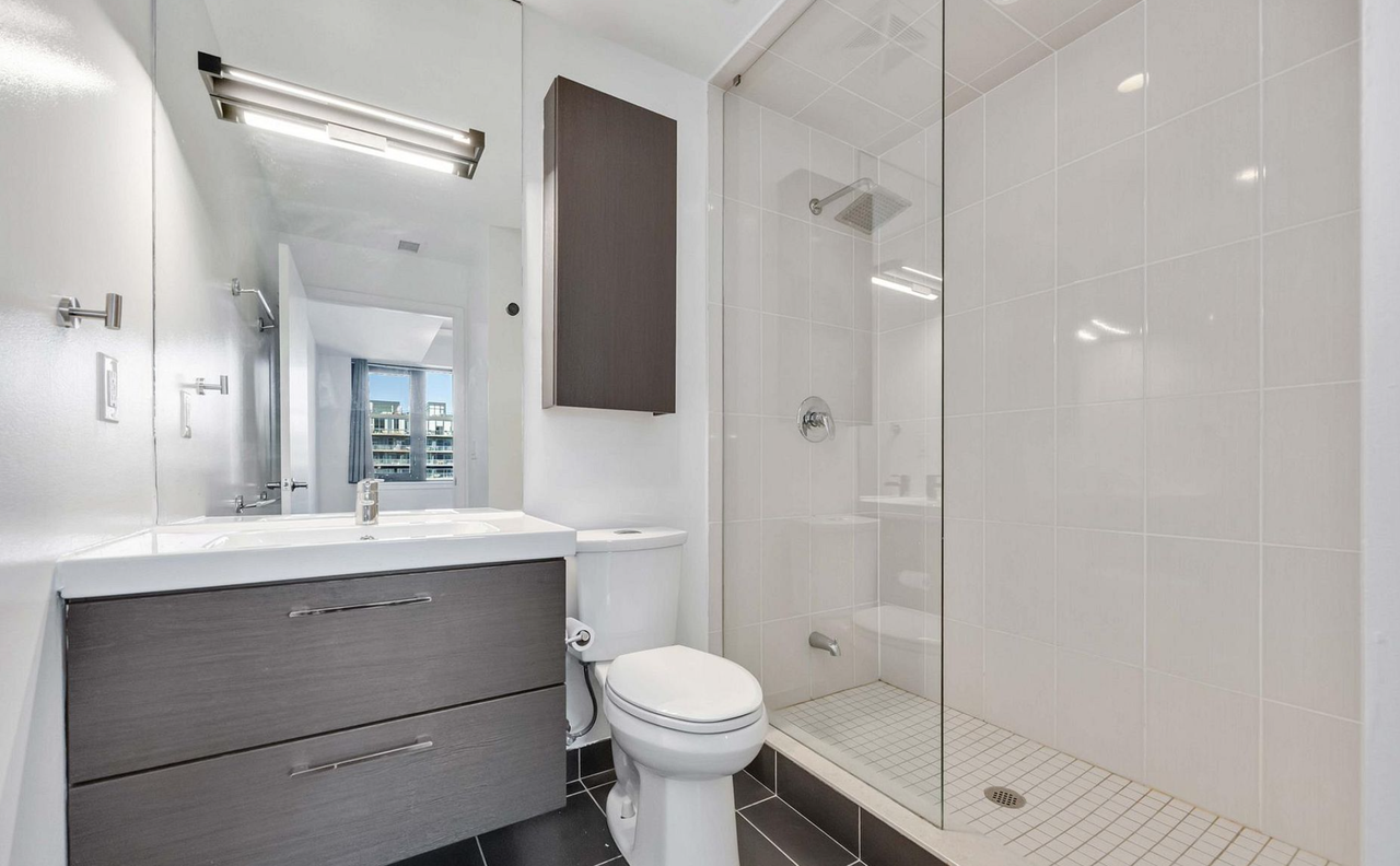 400 Wellington Street West - Photo 13