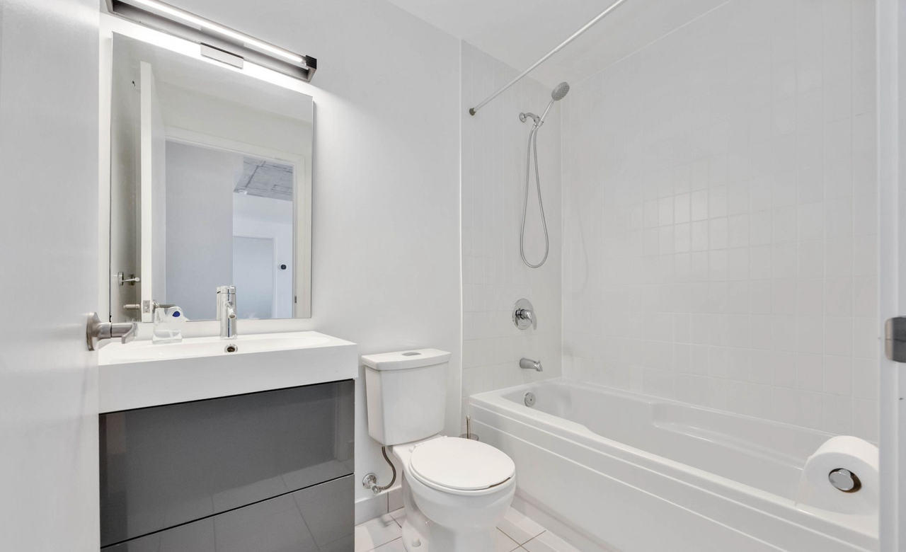 400 Wellington Street West - Photo 15