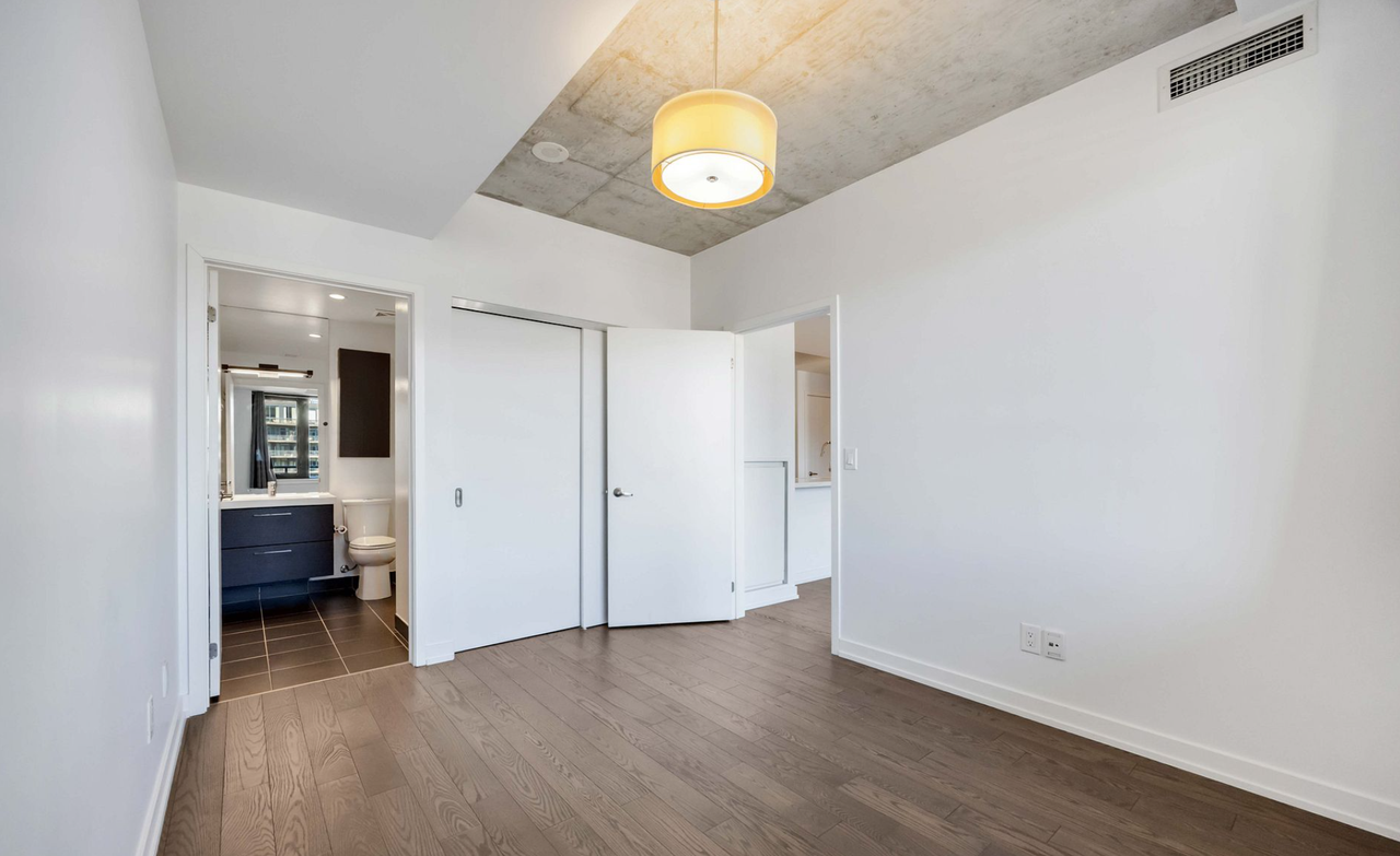 400 Wellington Street West - Photo 17