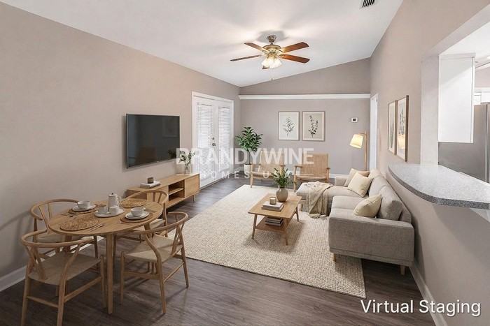 220 Bonnie Glen Ln - Photo 4 of 21