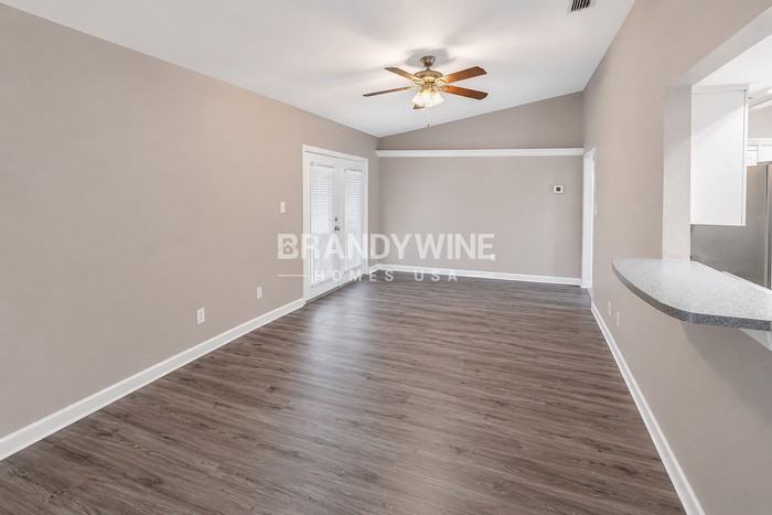 220 Bonnie Glen Ln - Photo 5 of 21