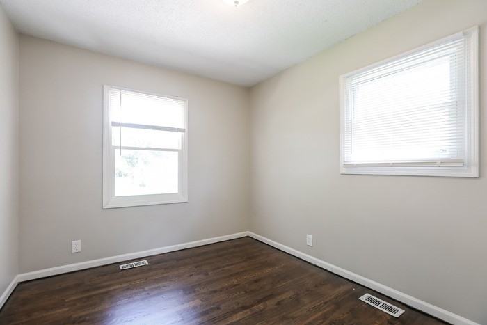 833 N Ponca Dr - Photo 7 of 9