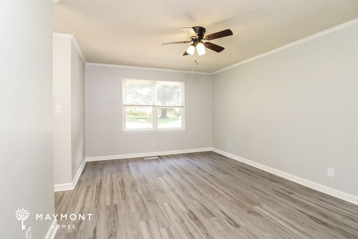 1524 Pine Creek Rd - Photo 3 of 11