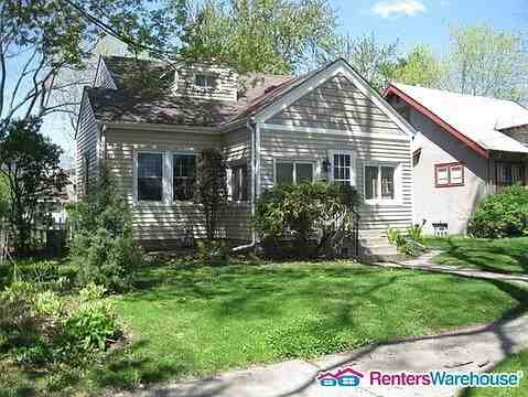 4244 45th Ave S - Photo 3 of 18