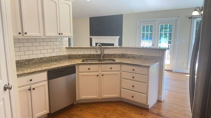 103 Lyman St - Photo 5 of 27