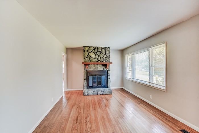 908 9th Ave - Photo 3 of 10