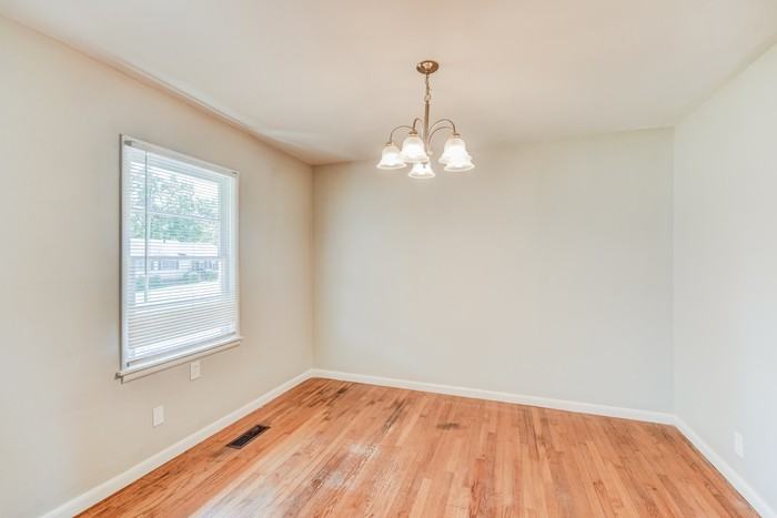 908 9th Ave - Photo 4 of 10