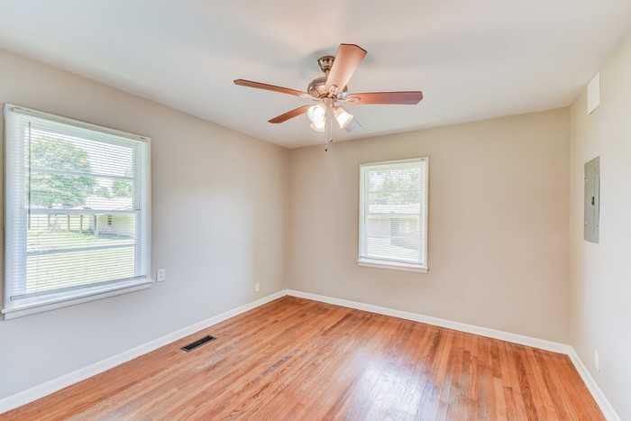 908 9th Ave - Photo 7 of 10