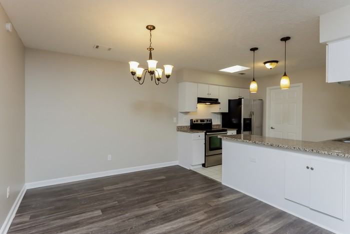 1649 Meadow Oak Ct - Photo 4 of 10