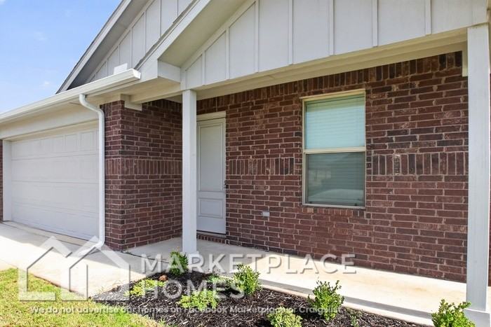 9721 Nw 124th St - Photo 4 of 33