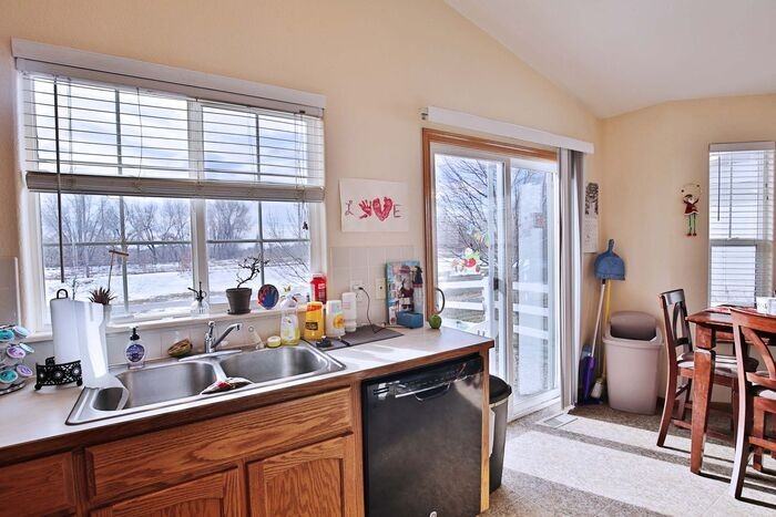 1318 Finch St - Photo 2 of 16
