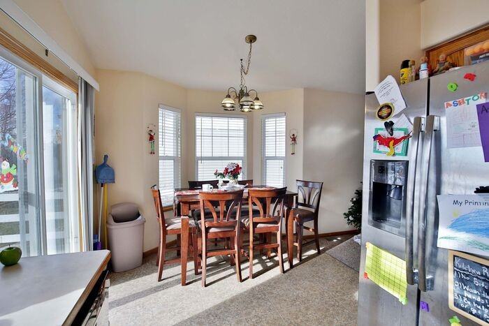 1318 Finch St - Photo 3 of 16
