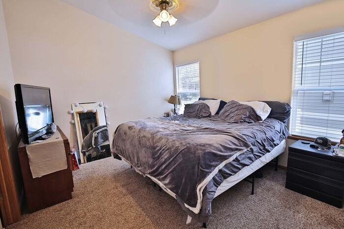 1318 Finch St - Photo 6 of 16