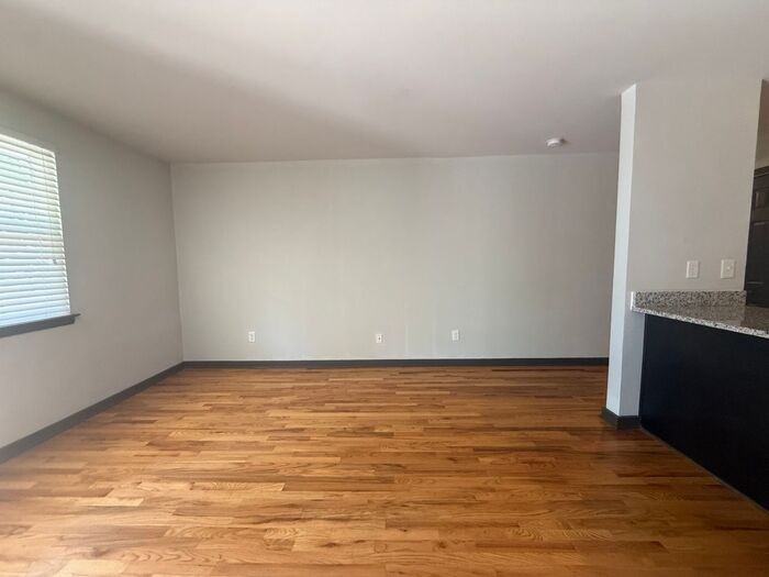 517 Veritas St #16 - Photo 4 of 15