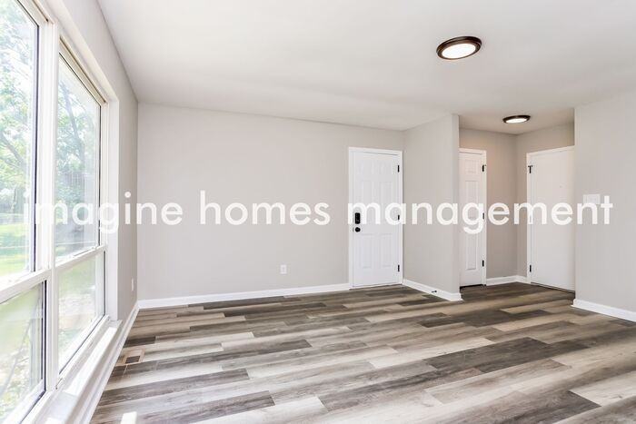 306 Oakfield Dr - Photo 4 of 19