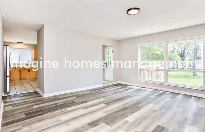 306 Oakfield Dr - Photo 5 of 19