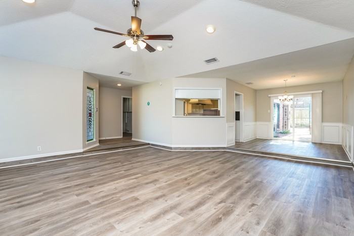 13823 Swiss Hill Dr - Photo 4 of 21