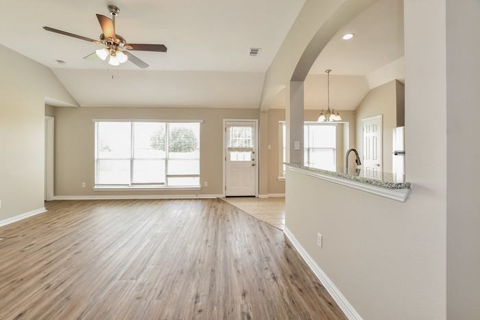 610 Fox Gln - Photo 5 of 16