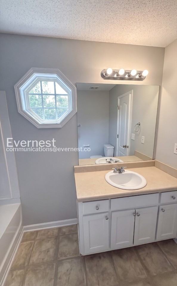 8641 Thomas Ln - Photo 5 of 27