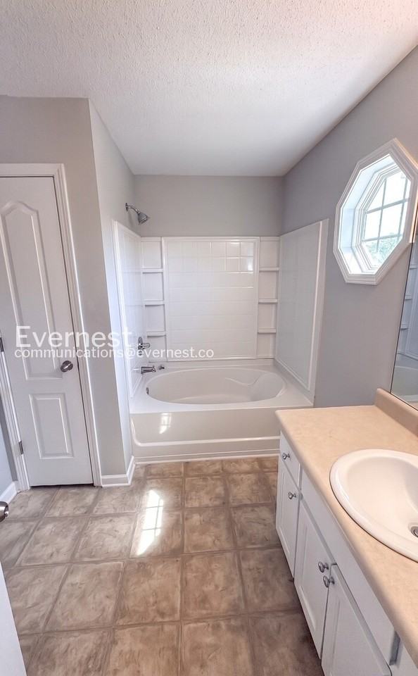 8641 Thomas Ln - Photo 7 of 27