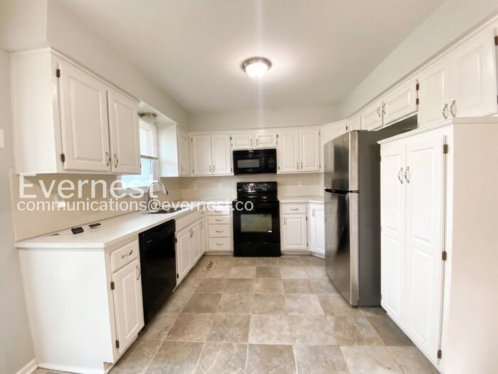 1104 E Pineview St - Photo 4 of 29