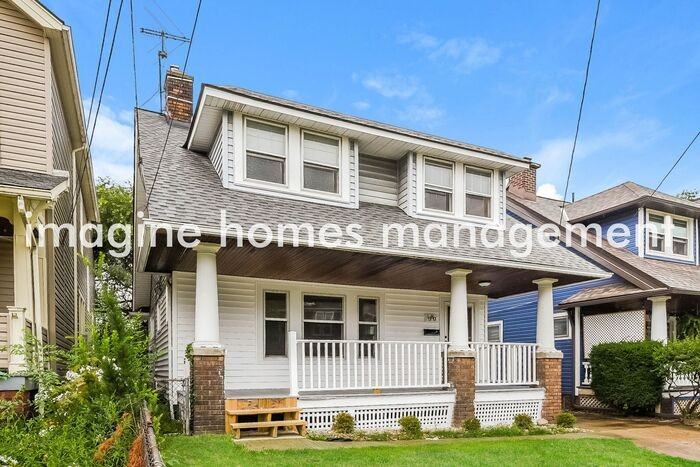 1380 Hall Ave - Photo 4 of 17